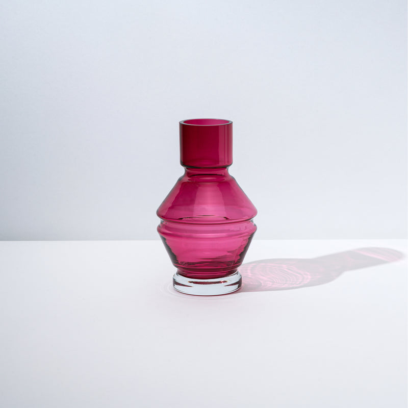 raawii Nicholai Wiig-Hansen - Relæ - glass vase - small Vase rubine red